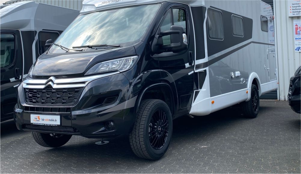 Komplettradsatz Borbet CW3 7,5x18 (black glossy)  Continental Van Contact  Camper 255/55-18